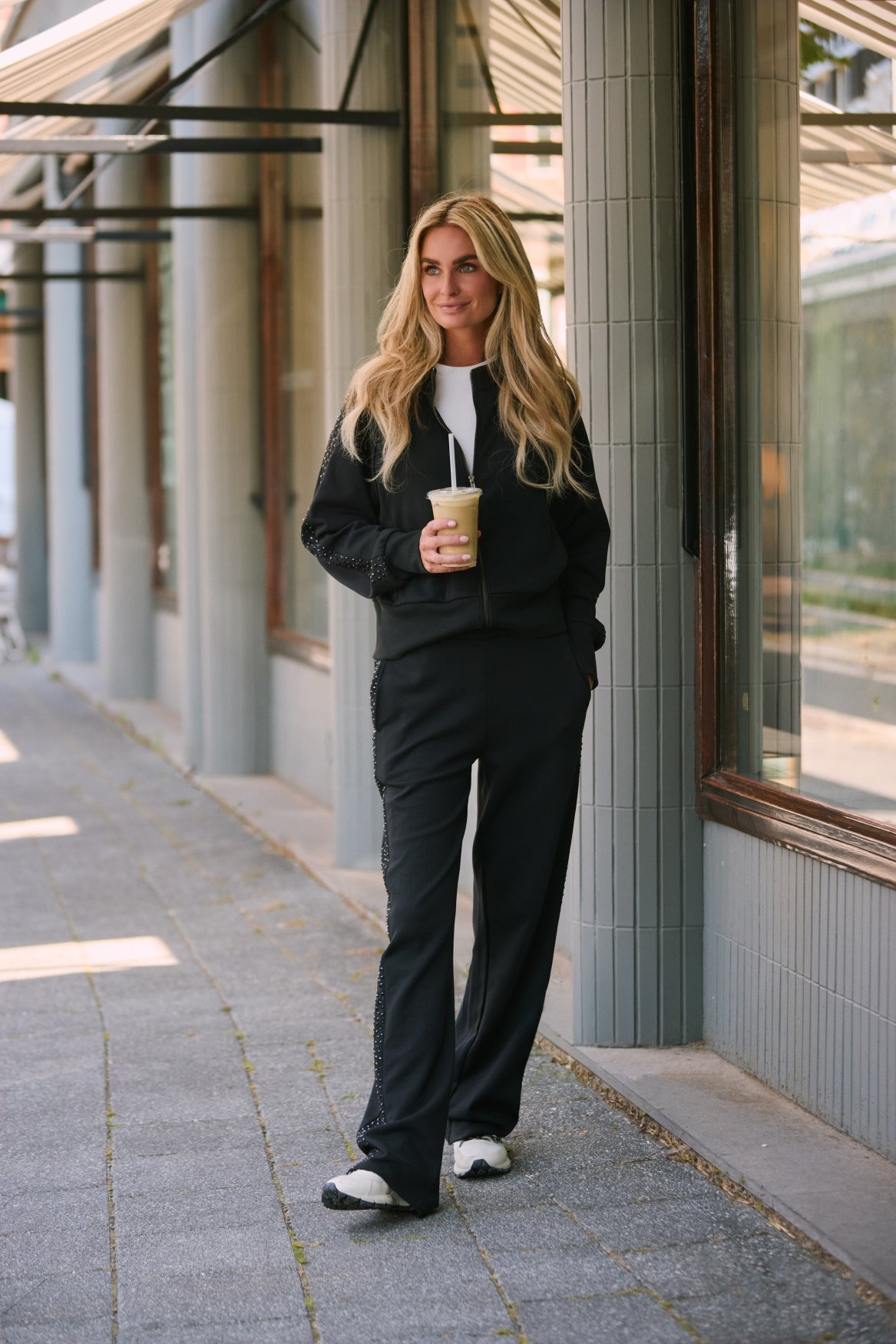 Suus | black