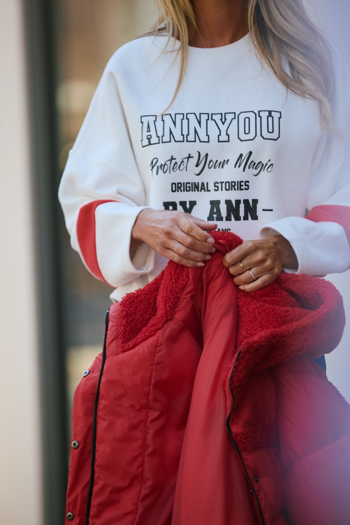 Lux | off-white-red