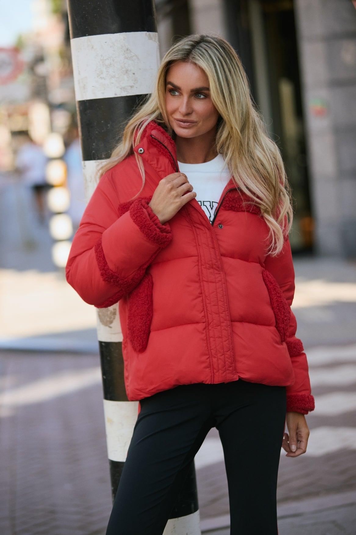 Linda | red