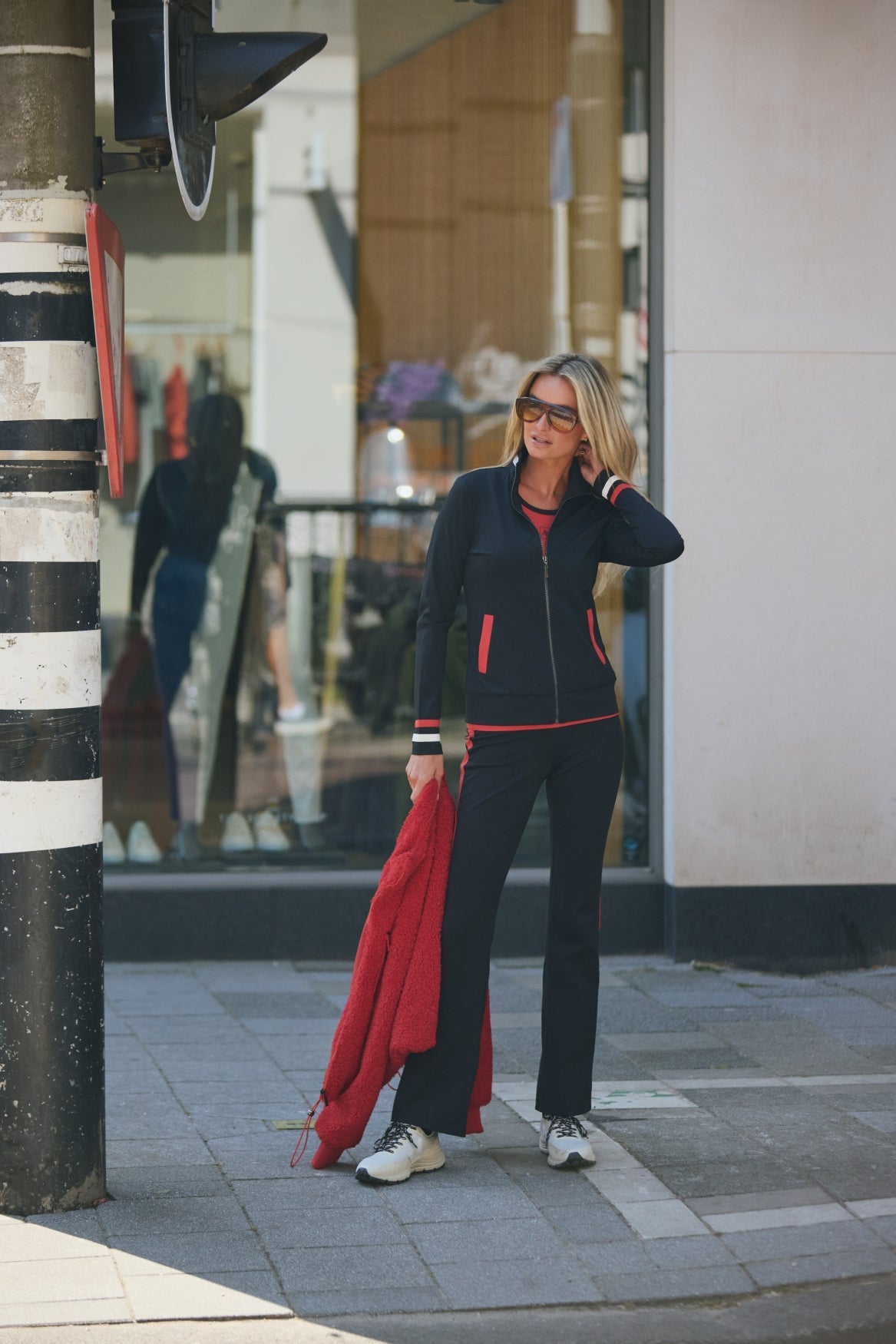 Eve | black-red